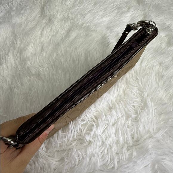 y2k COACH Brown Signature Canvas Wristlet - Picture 4 of 8